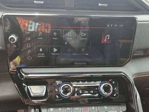 Used 2024 GMC Sierra 2500 AT4 w/ AT4 Premium Plus Package AWD/4WD image 30