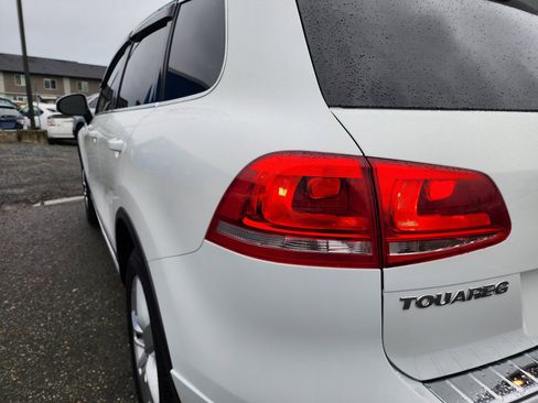 Used 2012 Volkswagen Touareg TDI image 36