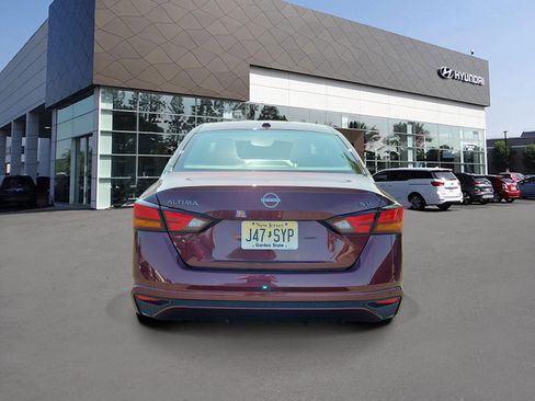 Used 2024 Nissan Altima 2.5 SV FWD image 4