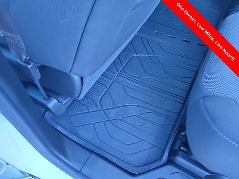 Used 2023 Chevrolet Traverse LT image 37