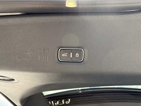 New 2026 Lincoln Navigator Premiere AWD/4WD image 13