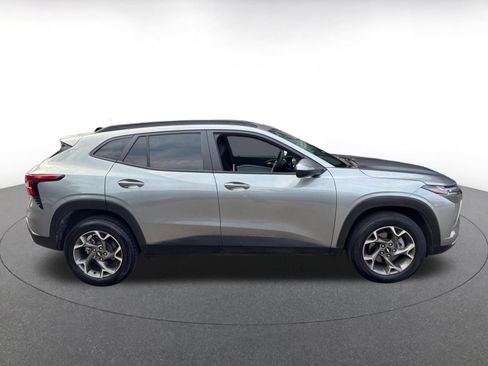 Used 2025 Chevrolet Trax LT FWD image 15