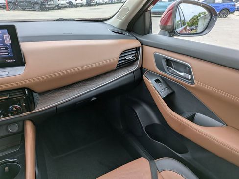 Used 2025 Nissan Rogue Platinum AWD/4WD image 19