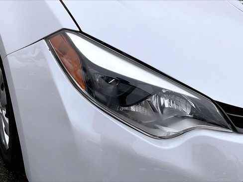 Used 2015 Toyota Corolla LE image 29