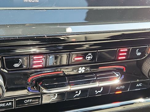 New 2025 Jeep Grand Cherokee Altitude image 16