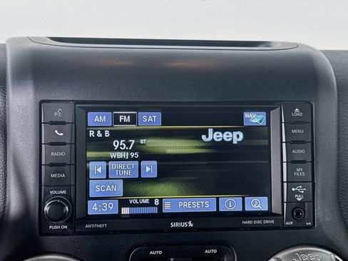 Used 2017 Jeep Wrangler Unlimited Sahara w/ Connectivity Group AWD/4WD image 18