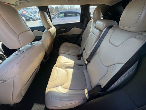 Used 2015 Jeep Cherokee Limited image 11