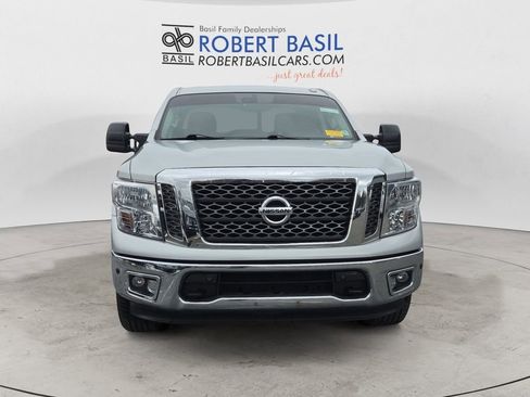 Used 2017 Nissan Titan SV image 8