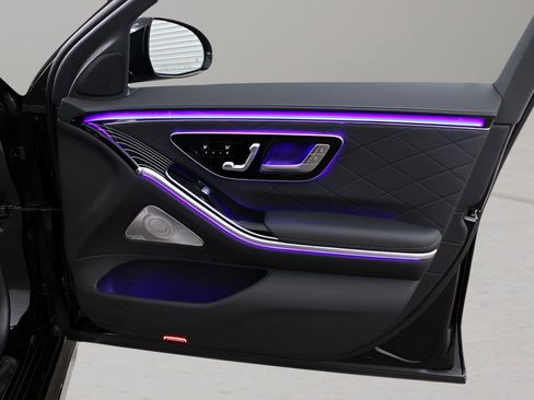 Used 2025 Mercedes-Benz S 580 4MATIC Sedan image 16