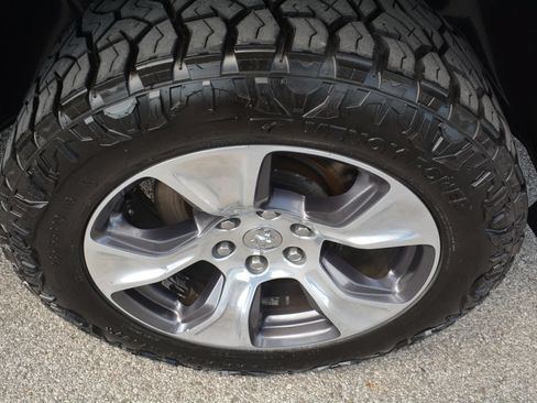 Used 2019 RAM 1500 Laramie w/ Sport Appearance Package AWD/4WD image 23