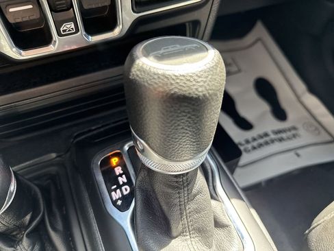 Used 2021 Jeep Gladiator Sport AWD/4WD image 19