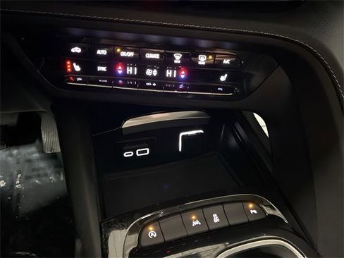 Used 2022 Buick Envision Essence w/ Technology Package I image 23