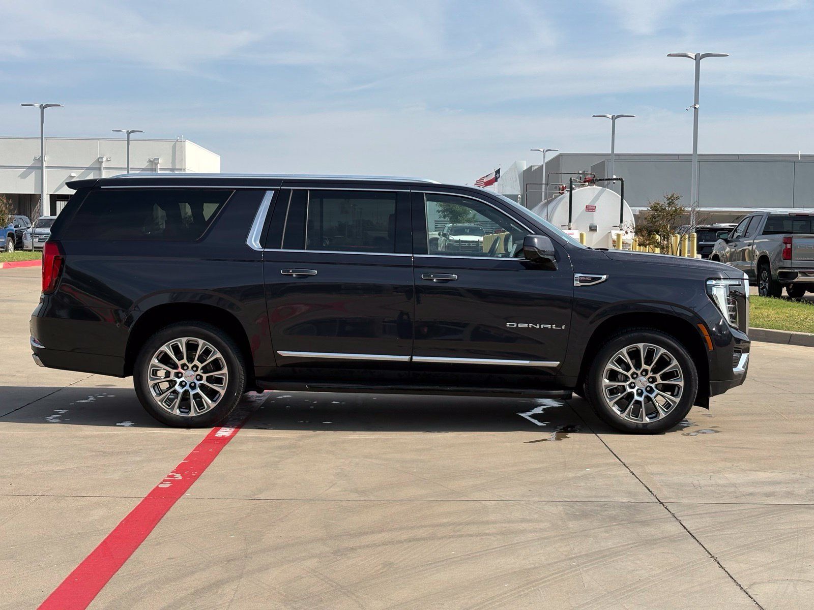 Certified 2025 GMC Yukon XL Denali AWD/4WD image 8