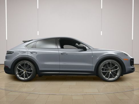 Certified 2022 Porsche Cayenne Turbo GT AWD/4WD image 31