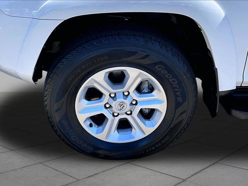 Used 2024 Toyota 4Runner SR5 Premium w/ Moonroof Package AWD/4WD image 10