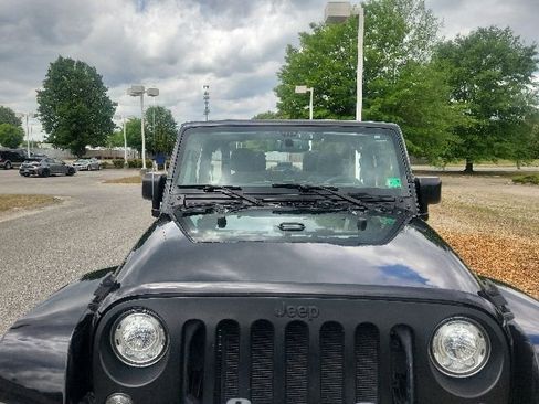 Used 2017 Jeep Wrangler Sahara AWD/4WD image 18