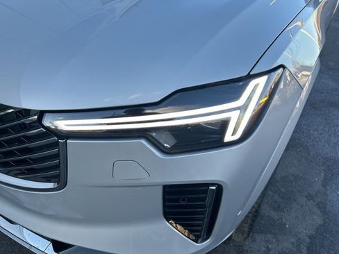 Certified 2025 Volvo XC90 B6 Plus image 8