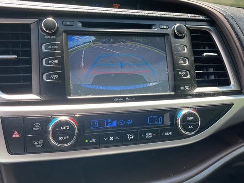 Used 2015 Toyota Highlander XLE AWD/4WD image 23