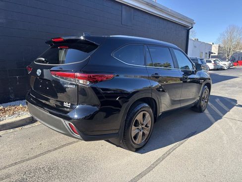 Used 2023 Toyota Highlander Bronze Edition image 2