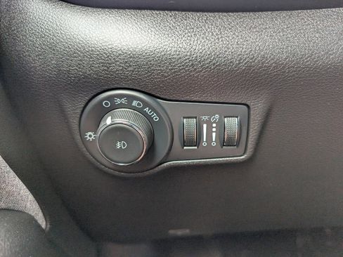 Used 2024 Jeep Compass Latitude image 31