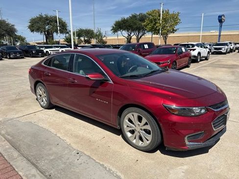 Used 2017 Chevrolet Malibu Premier w/ Driver Confidence Package FWD image 4