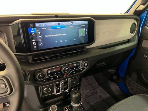 Used 2024 Jeep Gladiator Sport image 21