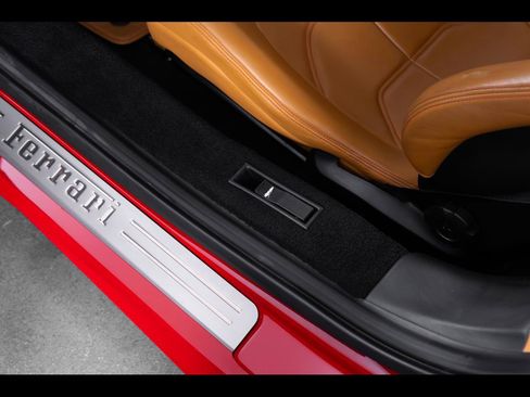 Used 2017 Ferrari 488 GTB RWD image 26