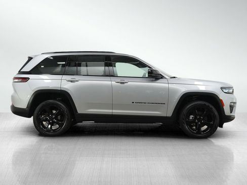 Used 2024 Jeep Grand Cherokee Limited w/ Black Appearance Package AWD/4WD image 6