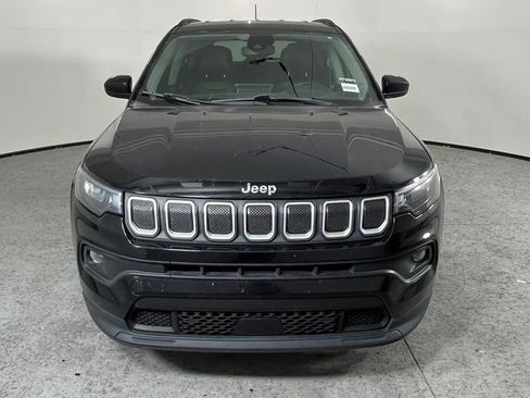 Used 2022 Jeep Compass Latitude FWD image 2