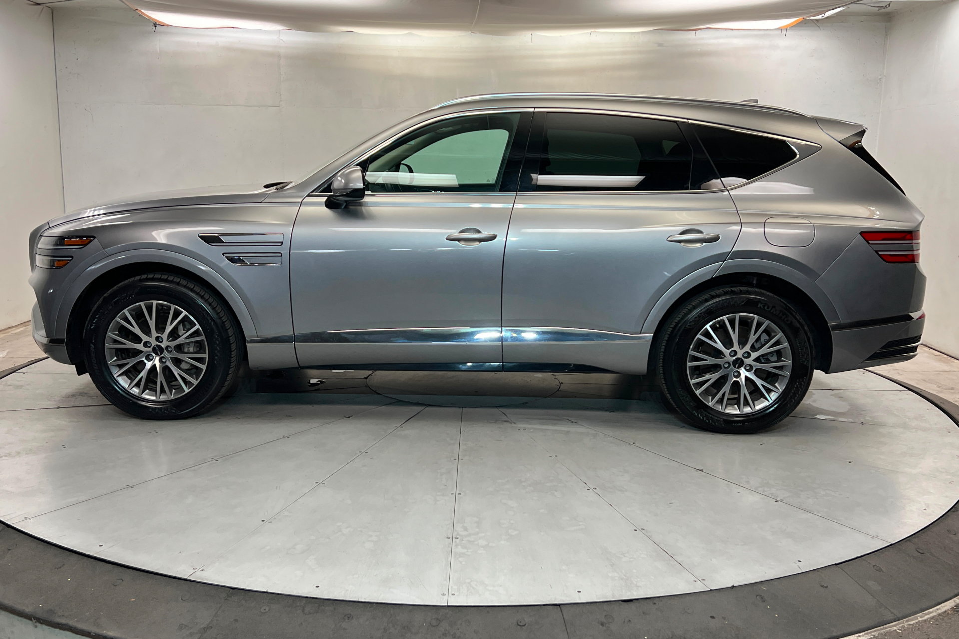 Used 2025 Genesis GV80 2.5T Standard AWD/4WD image 2