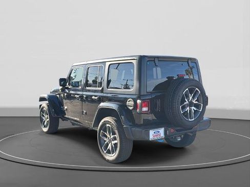 Used 2024 Jeep Wrangler Unlimited image 7