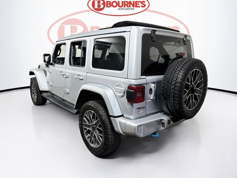 Used 2024 Jeep Wrangler High Altitude AWD/4WD image 10