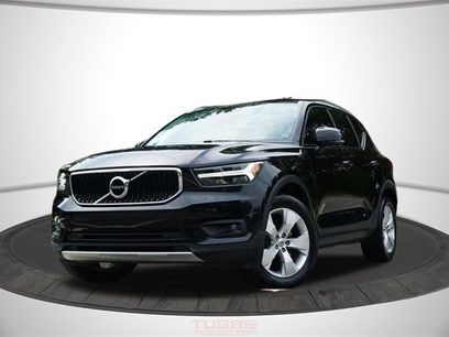 Used 2022 Volvo XC40 T5 Momentum