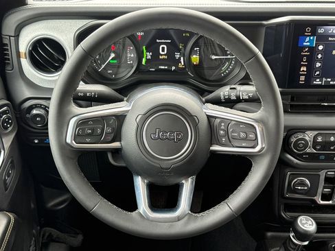 Used 2025 Jeep Wrangler Unlimited Sahara w/ Safety Group AWD/4WD image 15