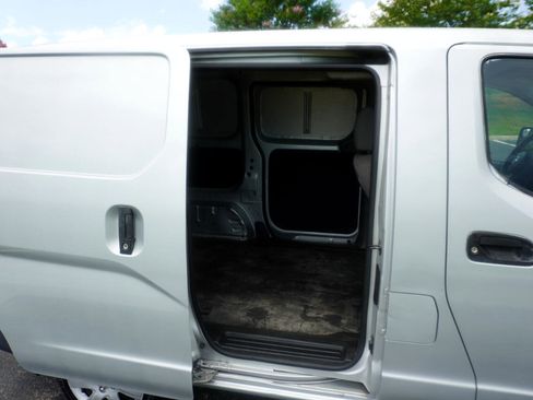 Used 2016 Nissan NV200 S image 21