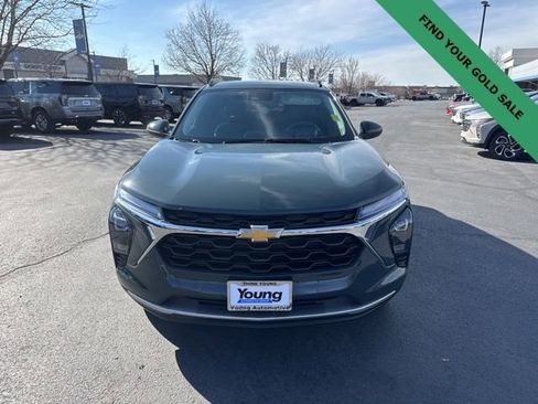 Certified 2025 Chevrolet Trax LT image 2