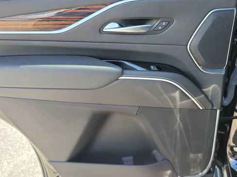 Used 2023 Cadillac Escalade Luxury image 13