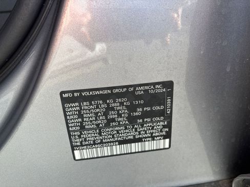 Used 2025 Volkswagen Atlas Cross Sport SE image 31