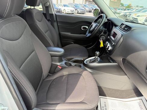 Used 2015 Kia Soul FWD image 29