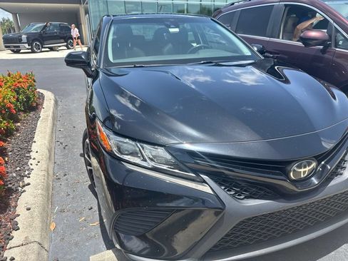Used 2018 Toyota Camry SE w/ Moonroof Package FWD image 3