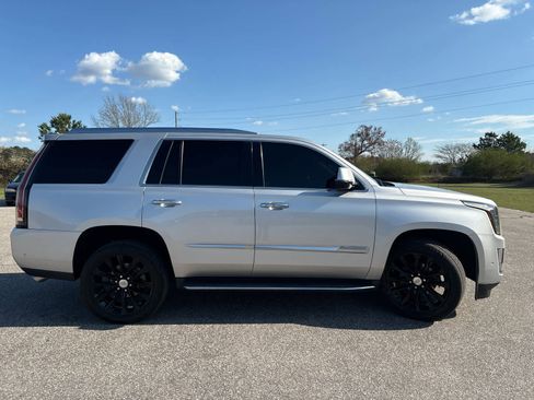 Used 2019 Cadillac Escalade Luxury image 8