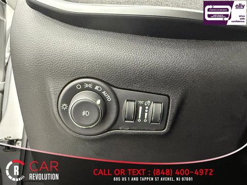 Used 2024 Jeep Compass Latitude AWD/4WD image 25