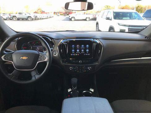 Used 2023 Chevrolet Traverse LT image 16