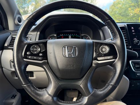 Used 2022 Honda Pilot Touring image 11