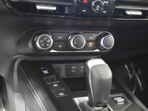 Used 2025 Nissan Kicks SV AWD/4WD image 16