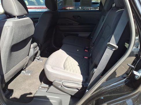 Certified 2025 Nissan Pathfinder S FWD image 10