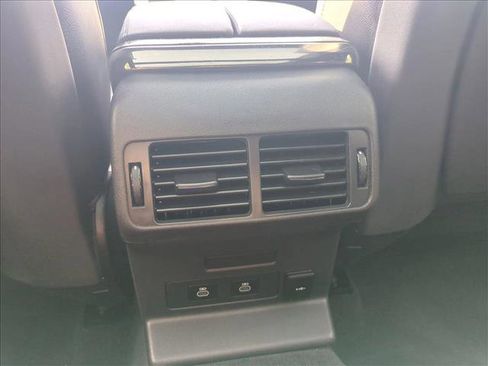 Used 2025 Land Rover Range Rover Velar Dynamic SE image 19