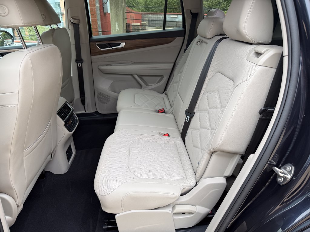 Used 2025 Volkswagen Atlas SE FWD image 26