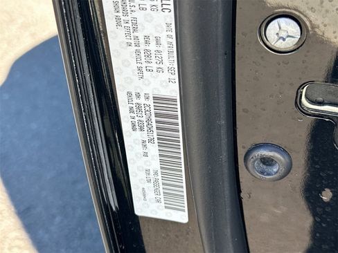 Used 2013 Dodge Challenger SXT image 32