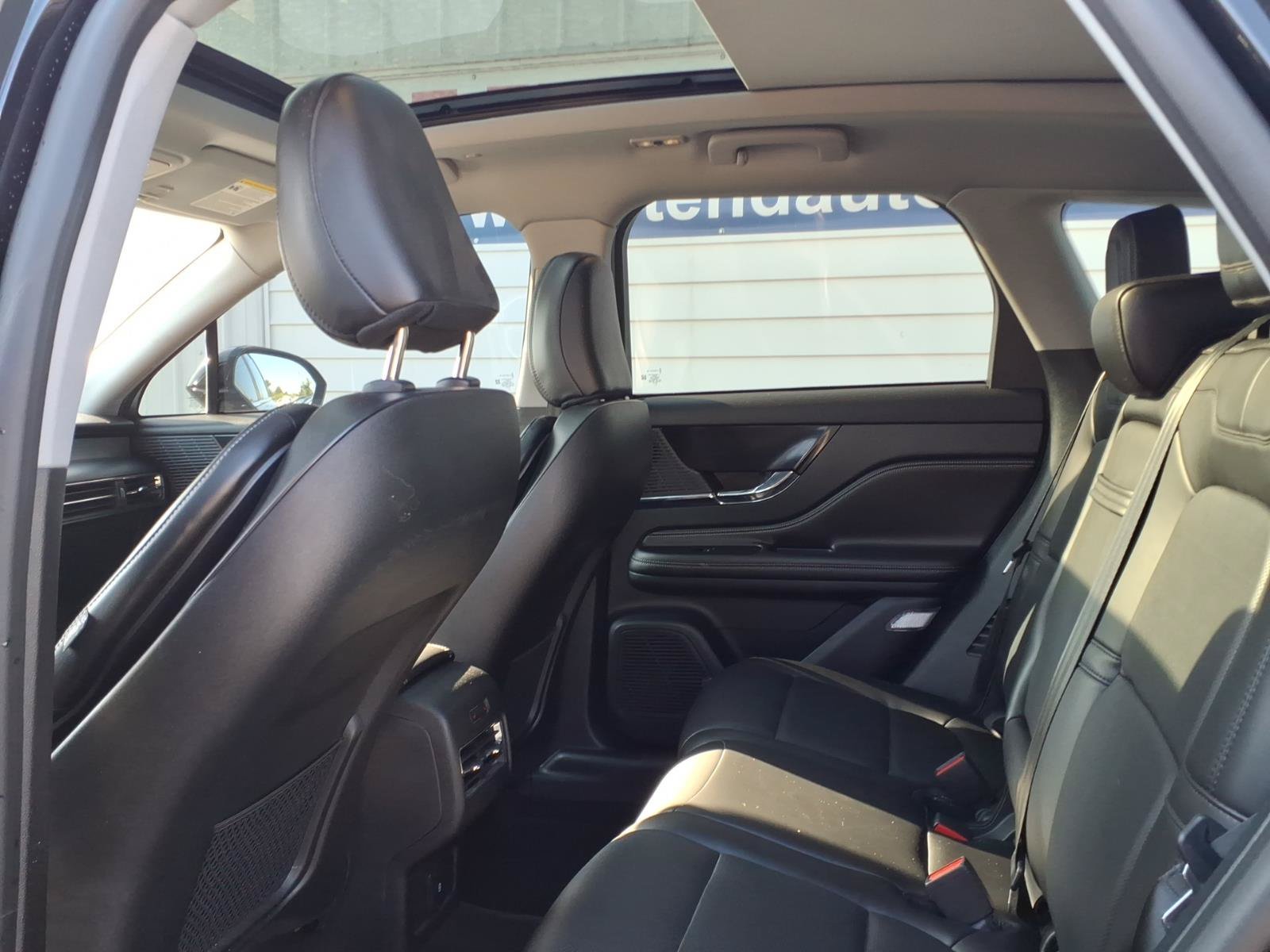Used 2021 Lincoln Corsair AWD w/ Premium Package image 12